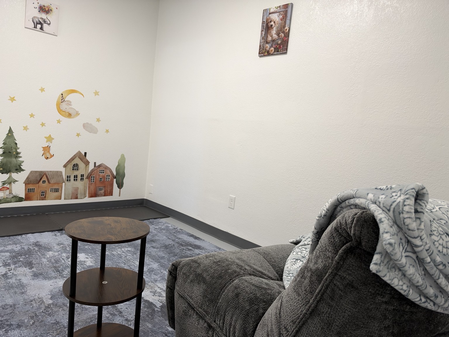 Calm room with a comfortable chair and side table